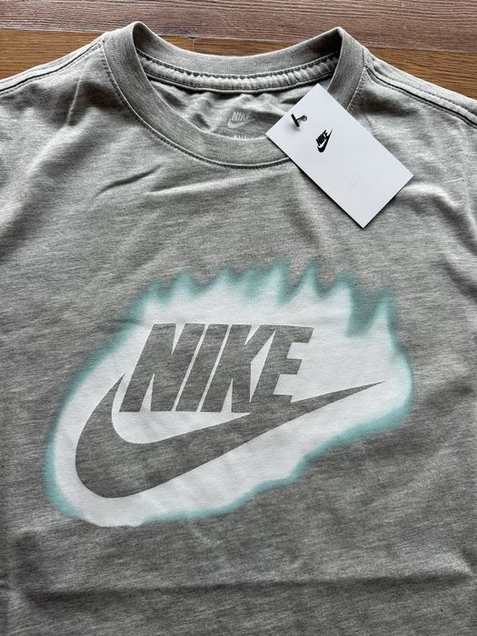 Мъжка,памучна сива тениска Nike HELL с щампа на гърба