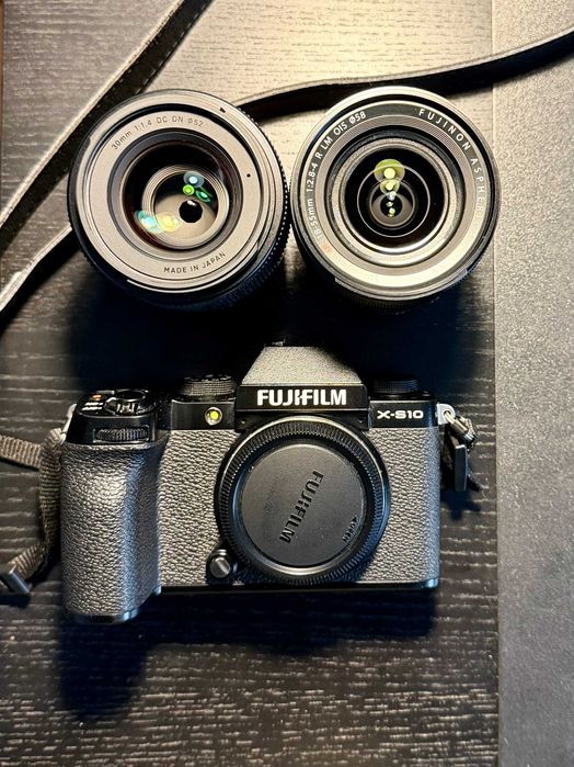 Fujifilm X-S10 + Fuji 18-55mm f2.8-4 + Sigma 30mm f1.4 -pachet complet