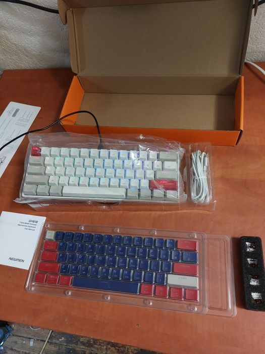 Okazie! Tastatura mecanica gaming argb,tri mode,61% layout U.S int,nou