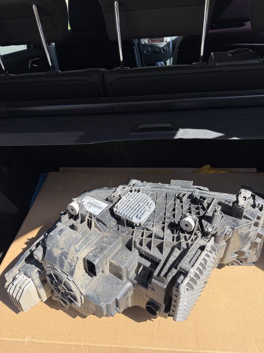 Far dreapta bmw g30 2018 cu module volan partea stanga