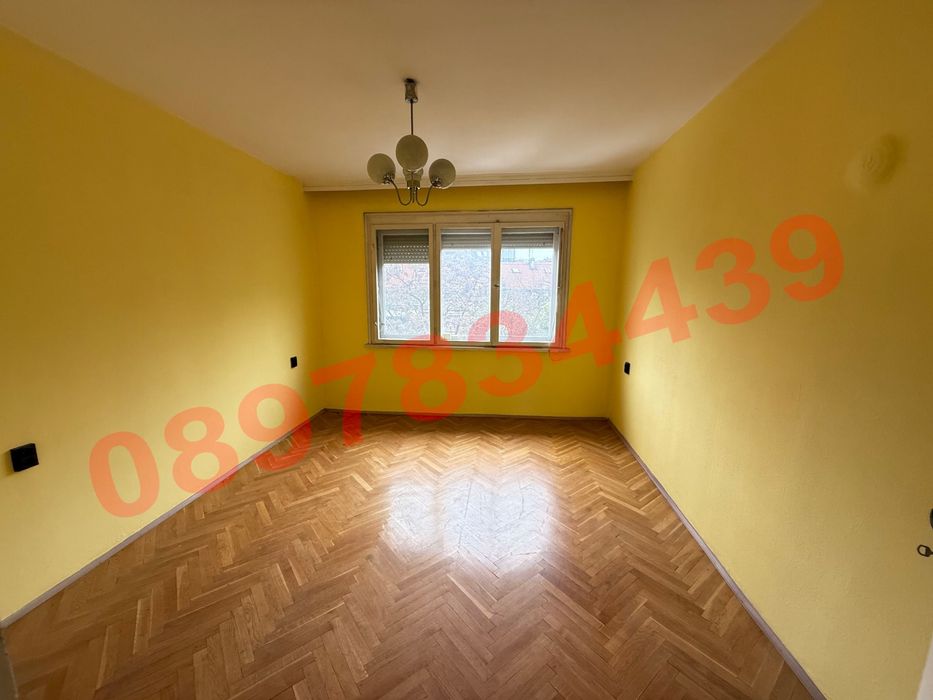 Апартамент с четири стаи и паркомясто - Бургас център