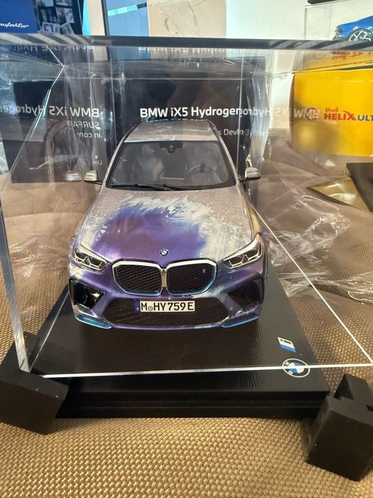 Macheta Spark RARE 1/18 BMW iX5 Hydrogen SURFACING Es Devlin Art Basel Noua