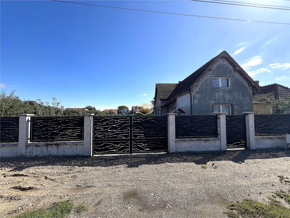 Vand casa in Lazuri