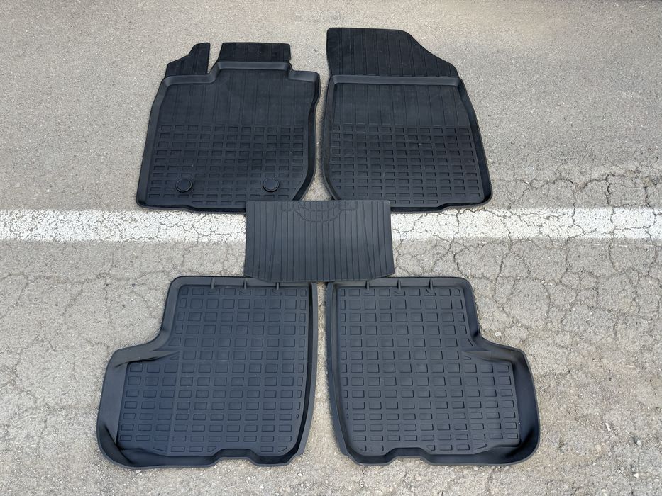 Коврики в салон на Lada Largus с 2012+