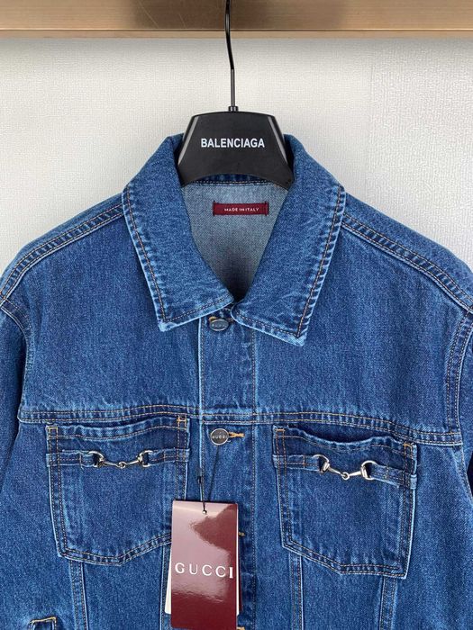Gucci Denim Kurtka Zestaw. Setul acesta de denim este realizat din