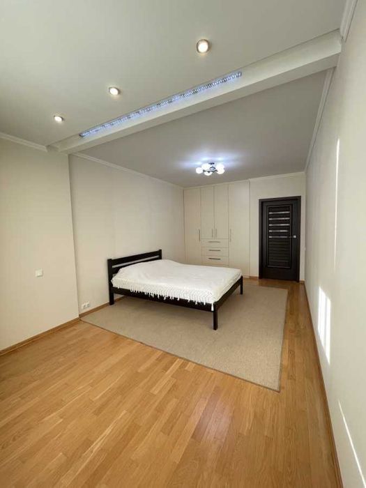 Дава се под наем Двустаен апартамент в София, Център - 65 кв.м за 407.49 € - Снимка #1