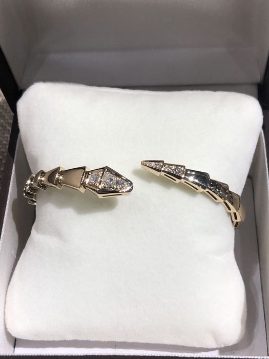 Продам золотой браслет с бриллиантами.