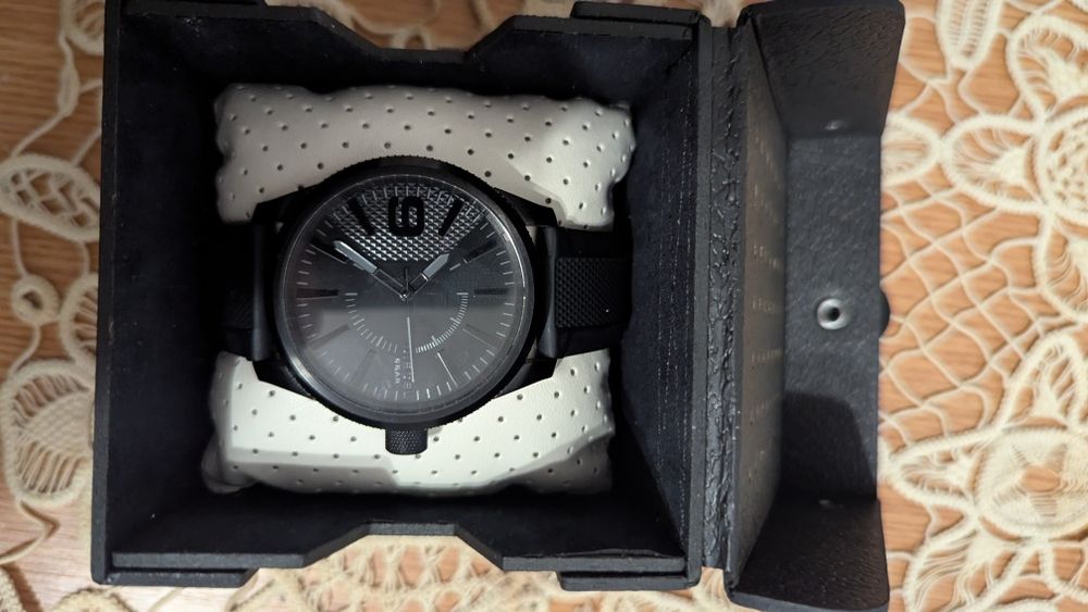 Ceas bărbătesc negru, stare foarte bună + cutie originală