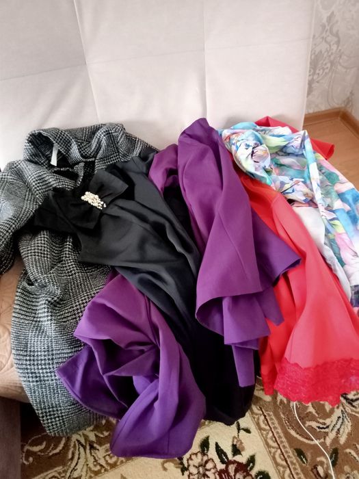 Отдам женские вещи