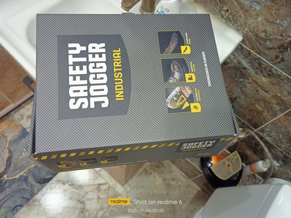 Продам ботинки зимние