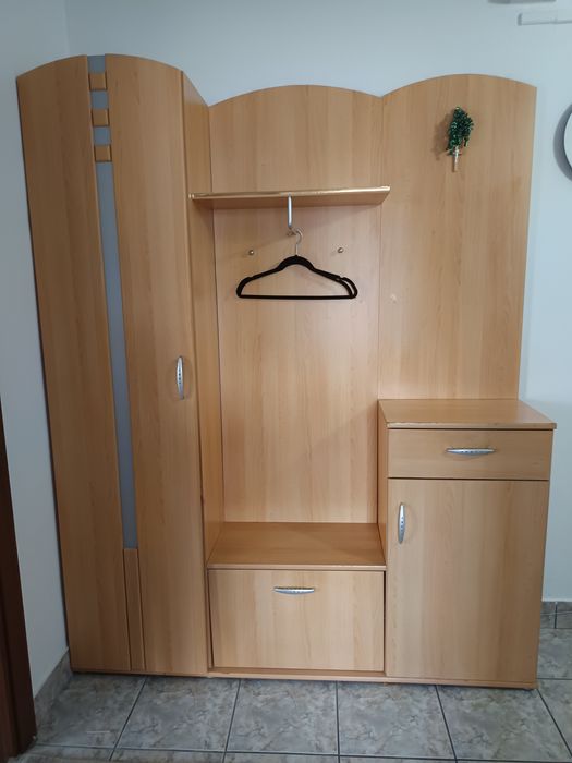 Mobila de hol de culoare deschis