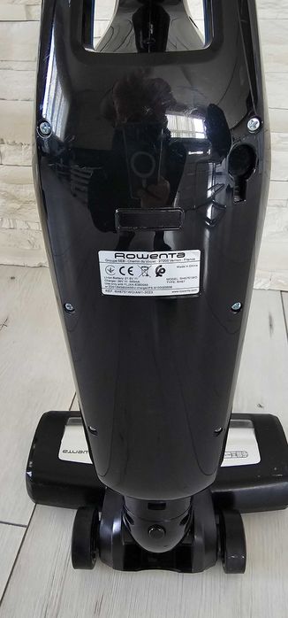 Продавам вертикална прахосмукачка ROWENTA Dual force 2 in 1