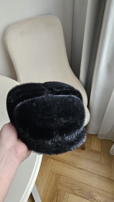 Черная шапка норковая