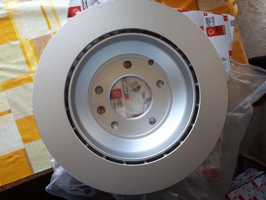 Продавам дискове  330 мм.Стават за Q 7,Порше