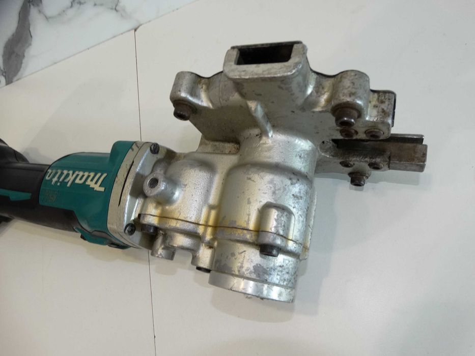 Makita DSC 250 - Акумулаторна резачка за арматура