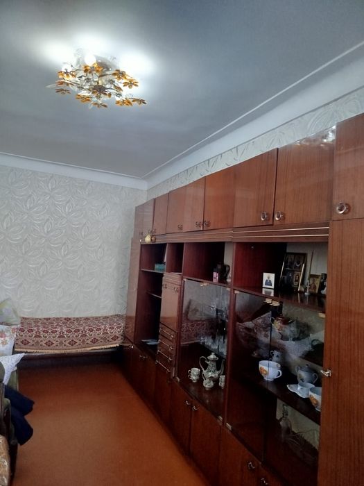 Продам квартиру .