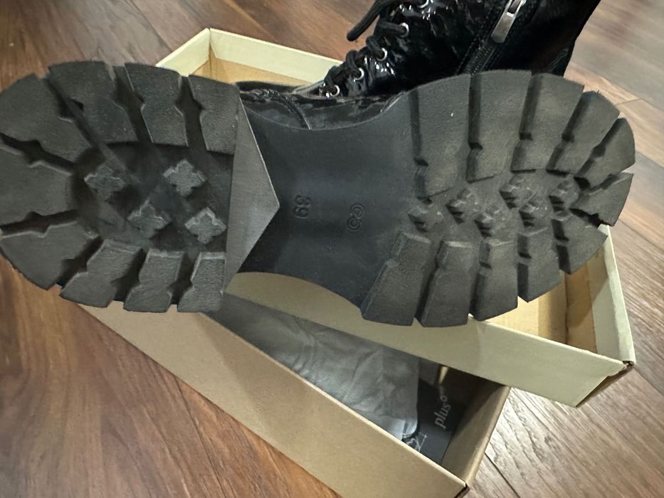 Боти естествен лак Ривас - 39 номер- Намалени на 30 лв!