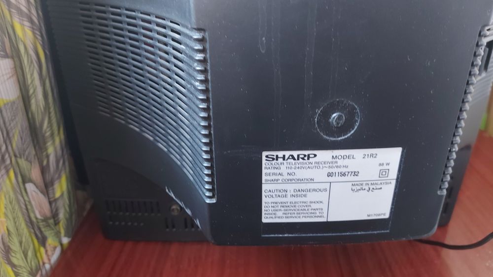 Телевизор цветной марки Sharp  б/у