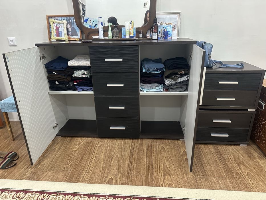 Продам комод и 2 тумбочка