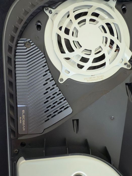 Playstation 5 Disk C-Chassis 2TB + 825GB , 2x DualSense, Joc GoW