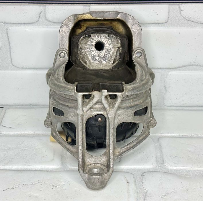 Десен Тампон двигател AUDI A6 A7 A8 Q7 3.0 Бензин 4M0199372FE