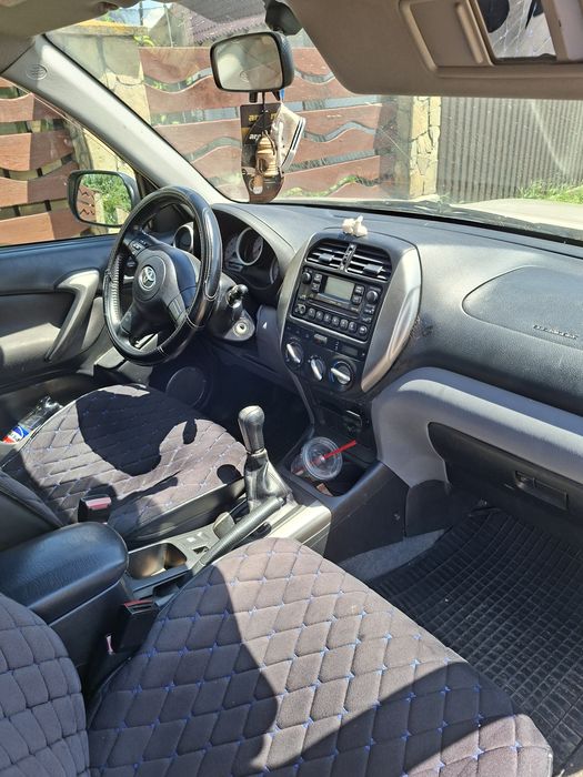 Toyota    Rav 4.