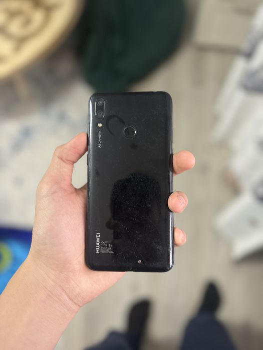 Продам телефон Huawei Y7