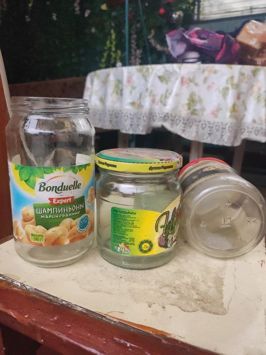 Банки стеклянные и бутылки
