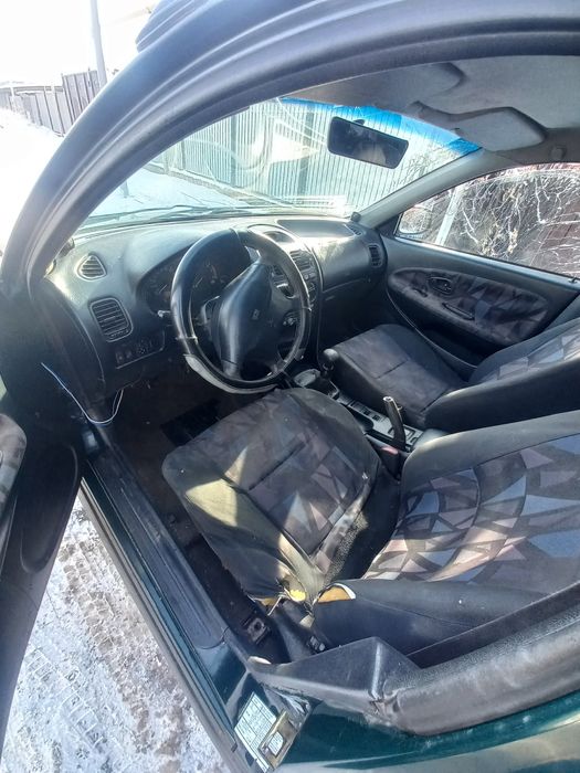 продаю машину митсубиси харизма