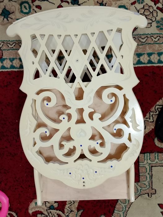 Бесік сатамын , колыбель