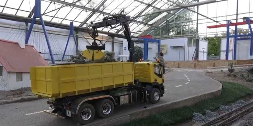 Toaletare copaci folosind Nacela PRB si Camion cu macara