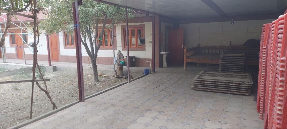 Пиштган ғиштдан қурилган 6-сотихдан иборат тайер подключ коттедж