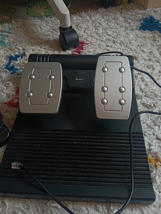 Vând volan compatibil cu PlayStation4/5, Xbox,PC