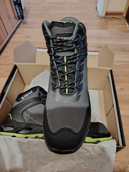 Работни обувки с бомбе (чисто нови)