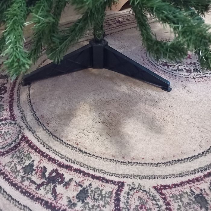 Продам ёлку красивую.