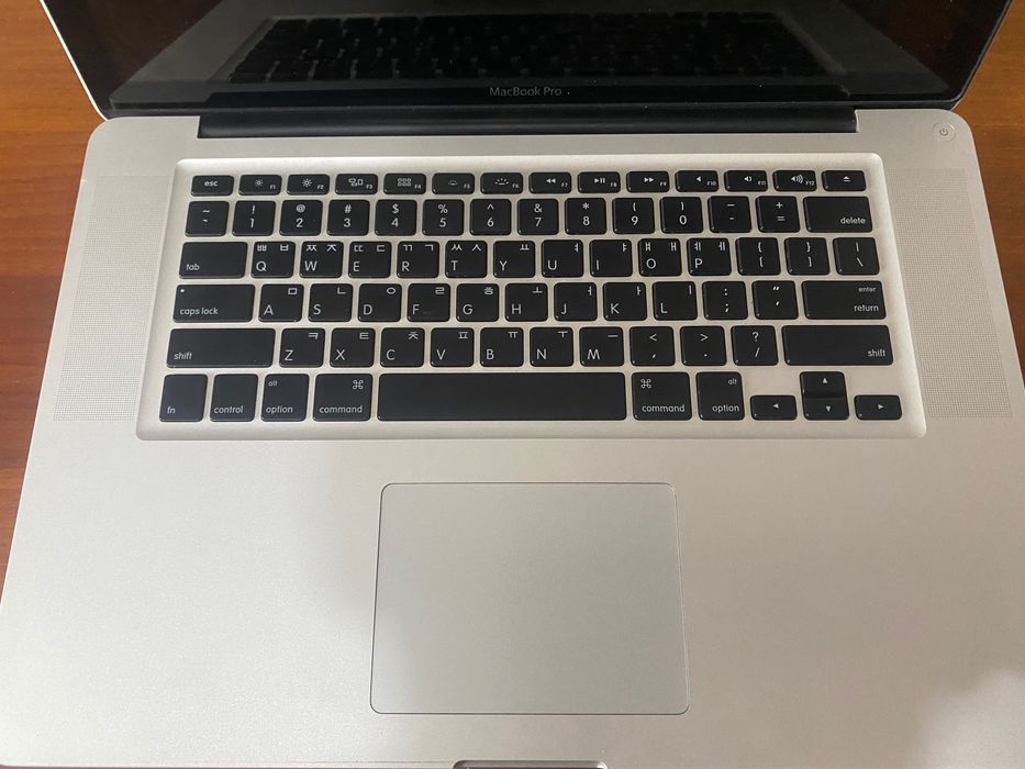 Macbook pro  2011