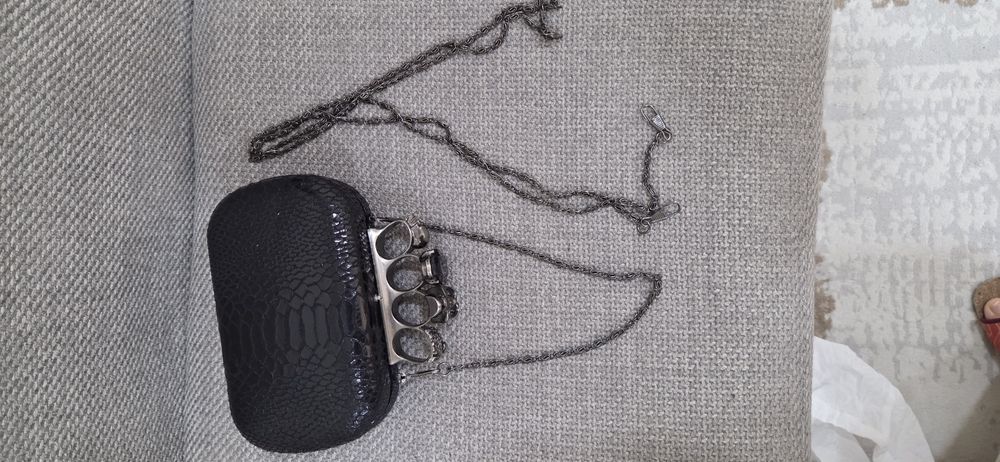 Продам клач от Alexander McQueen