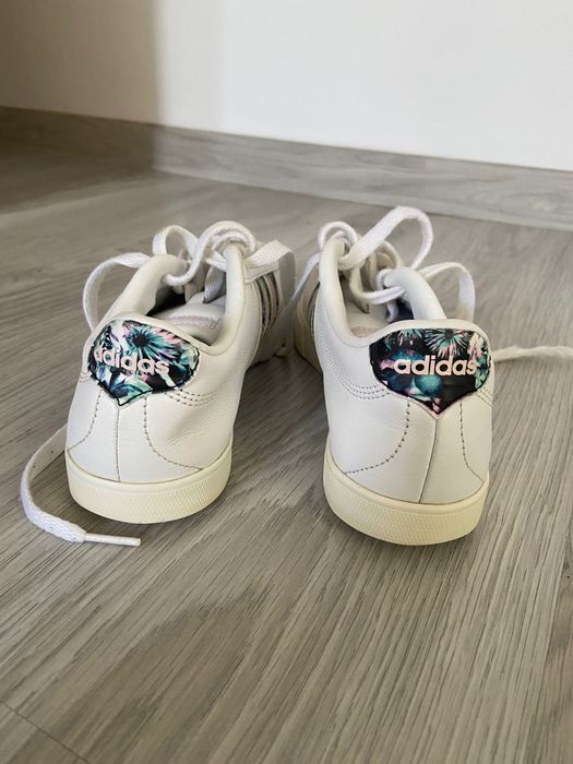 Модерни маратонки на Адидас