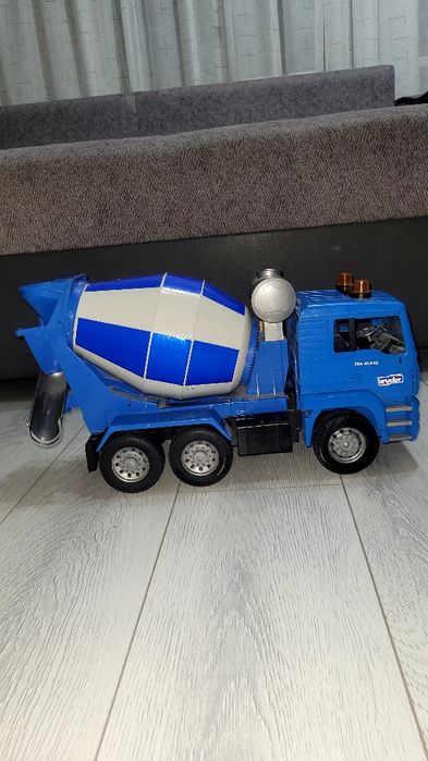 Продам машинки фирмы Bruder