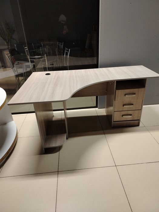 Стол офисный угловой