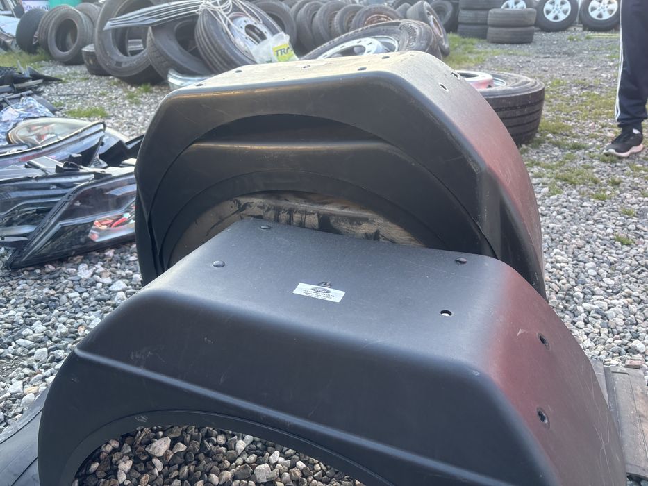 Чисто нови калници за бордови Ford Transit единична гума