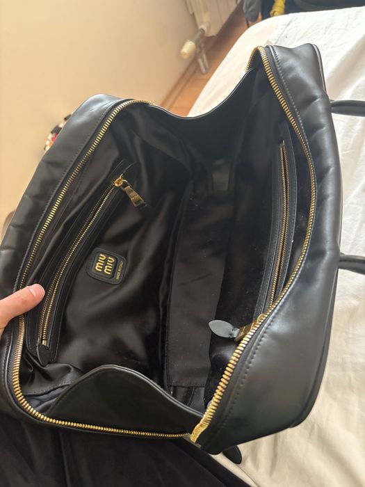 Оригинална чанта Miu Miu от естествена телешка кожа.