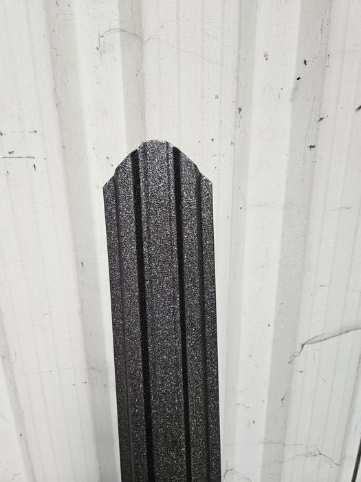 Vând șipcă de gard metalică  grosime 05 gri mat antracid și maro mat