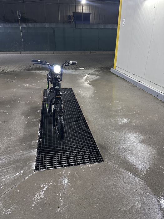 Vand scuter electric
