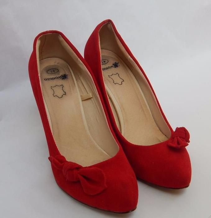 Pantofi roșii, eleganți, din piele naturală