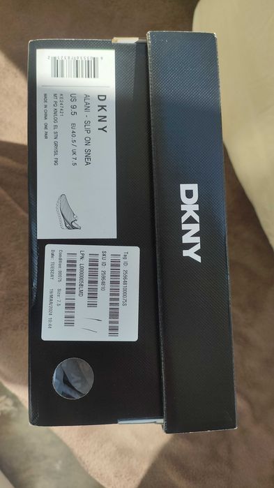 DKNY - Нови дамски маратонки/ обувки 40.5 номер. Стелка 26.5 см