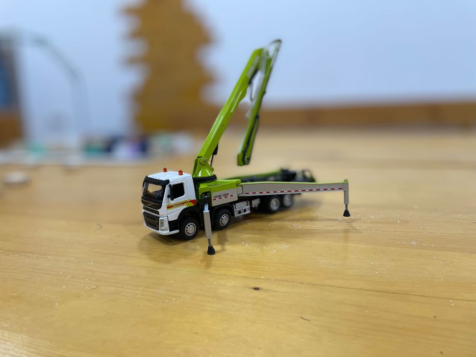 Играчки бетон помпи миксери циментовози 1:50 мащаб