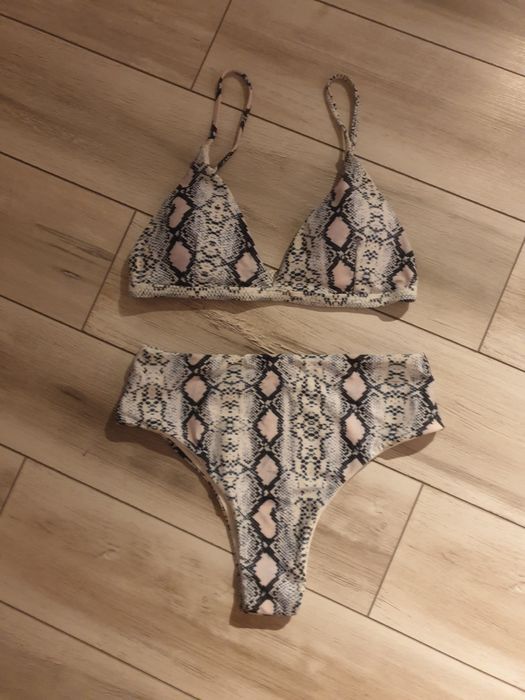 Costum de baie alb talie inalta nou s/m