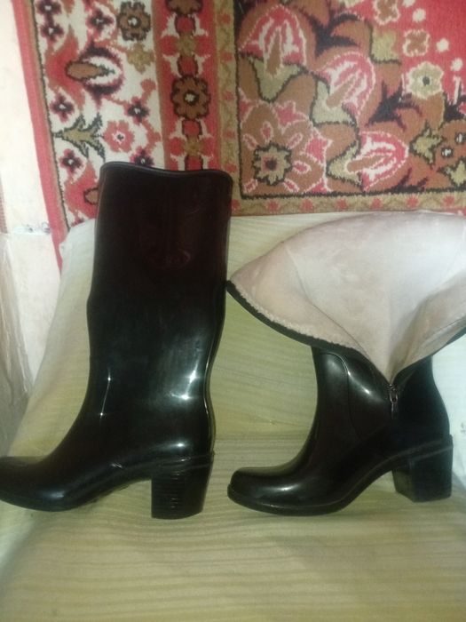 Резиновые сапоги ,утеплённые  .