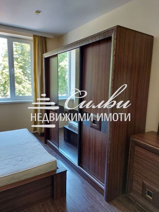 Дава се под наем Тристаен апартамент в Шумен, Център - 68 кв.м за 382.5 € - Снимка #2